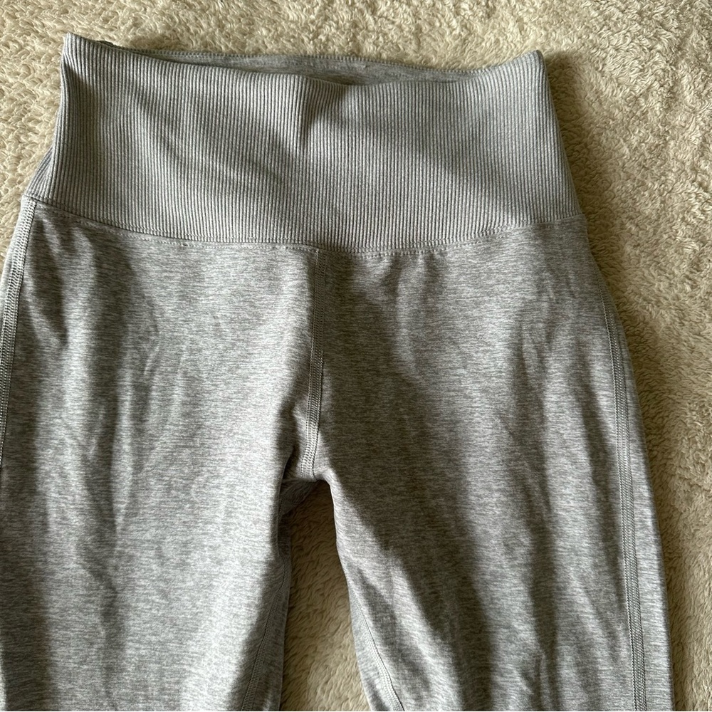 NWOT ALO YOGA High-Waist Alosoft Lounge Legging in Grey sz M - Picture 4 of 9